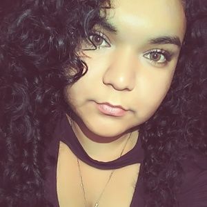 Meet your Posher, Ofelia